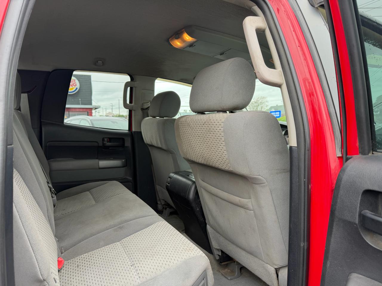 Toyota Tundra 5.7L V8 4WD 2011