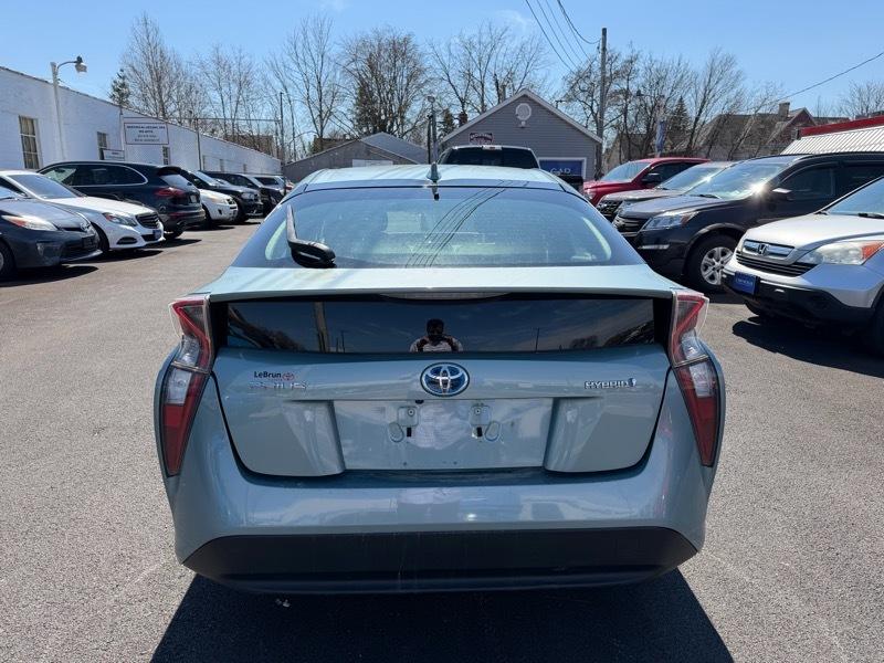Toyota Prius Two 2016
