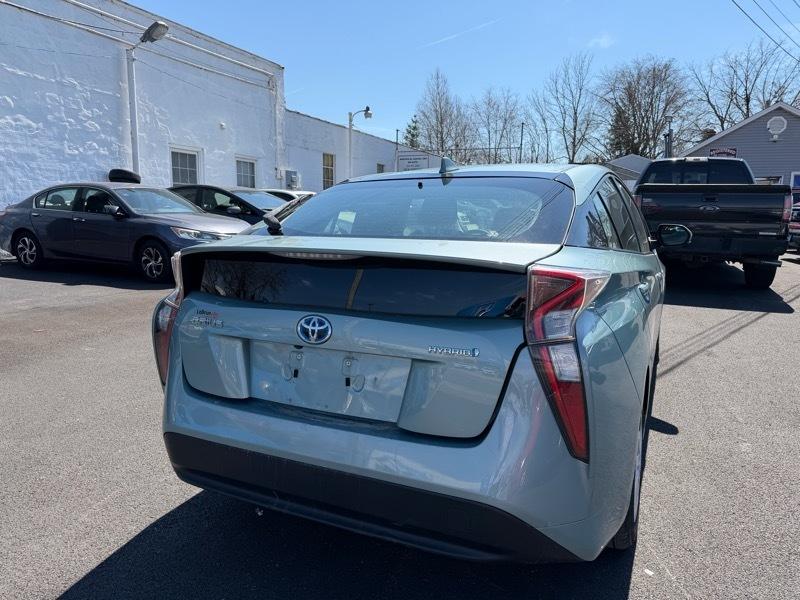 Toyota Prius Two 2016