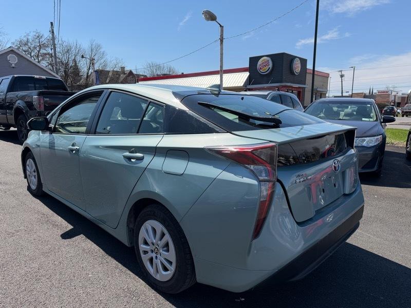 Toyota Prius Two 2016
