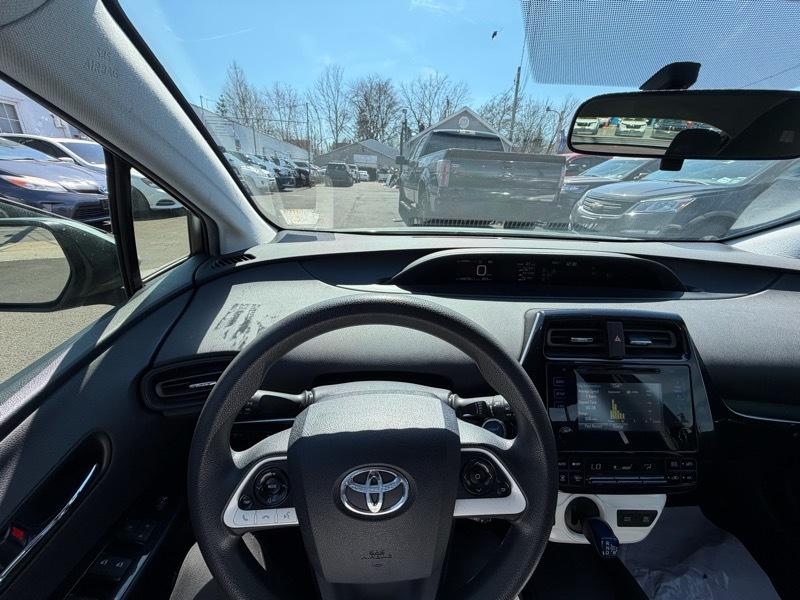 Toyota Prius Two 2016