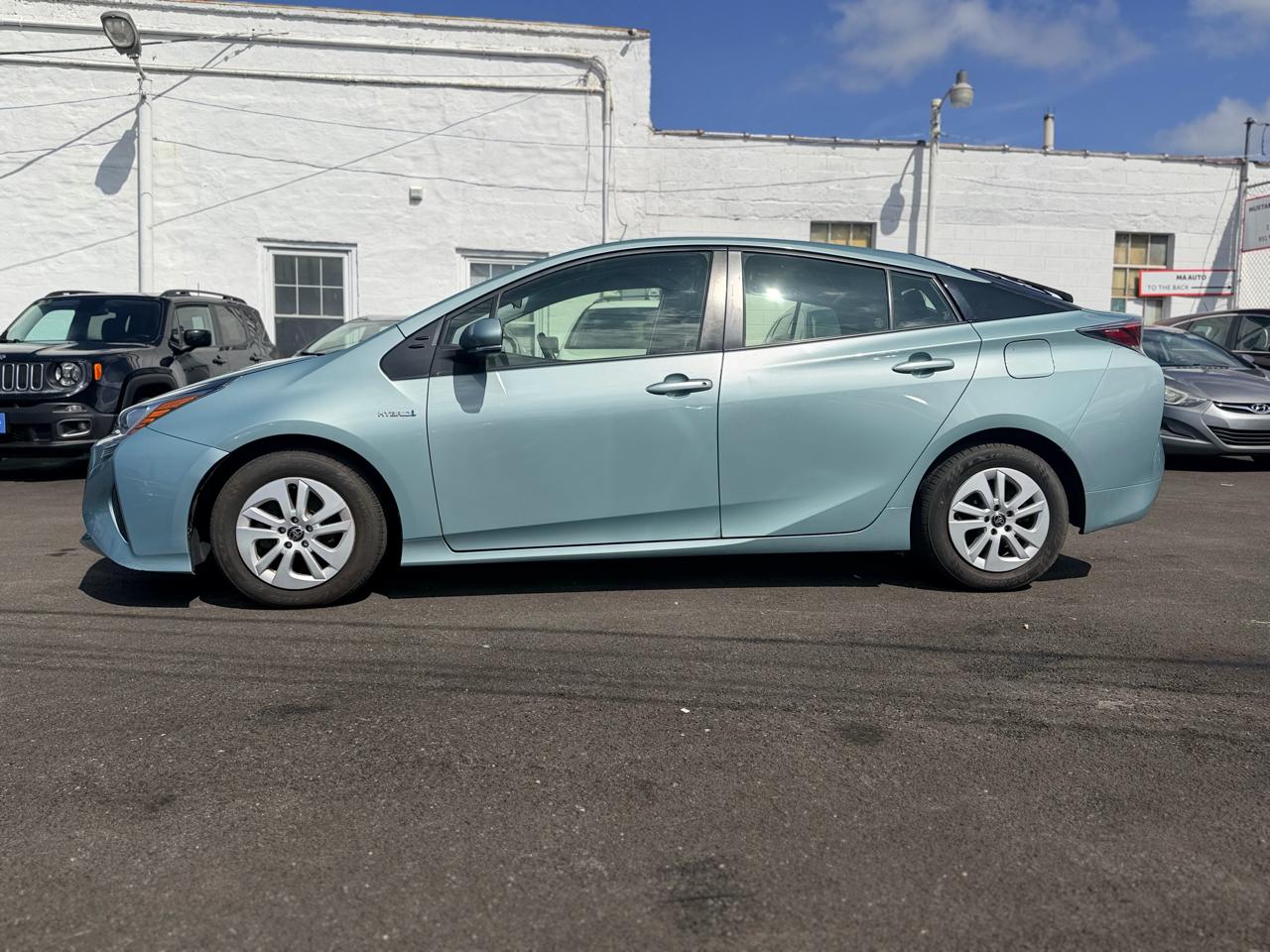 Toyota Prius Two 2016
