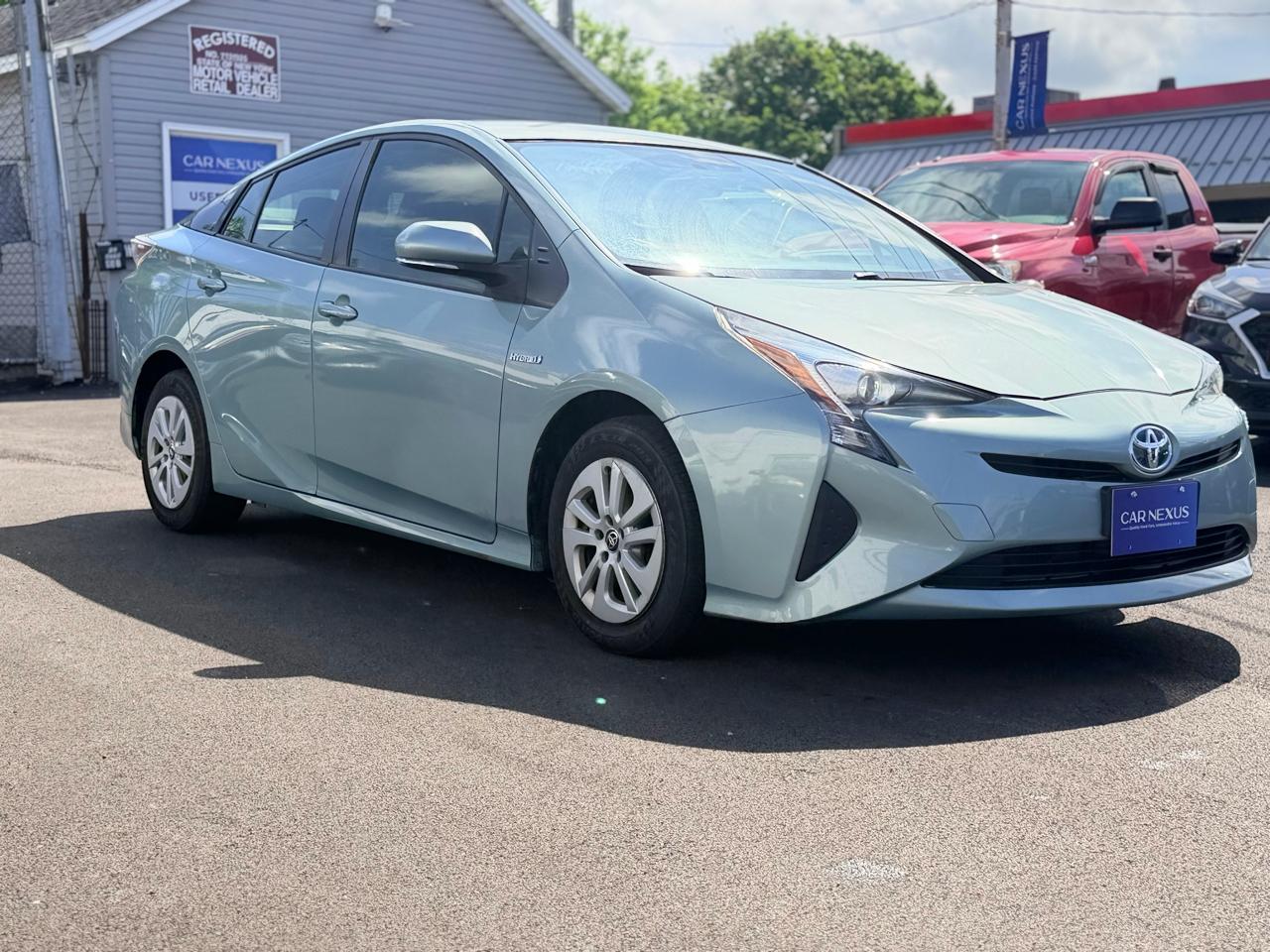 Toyota Prius Two 2016