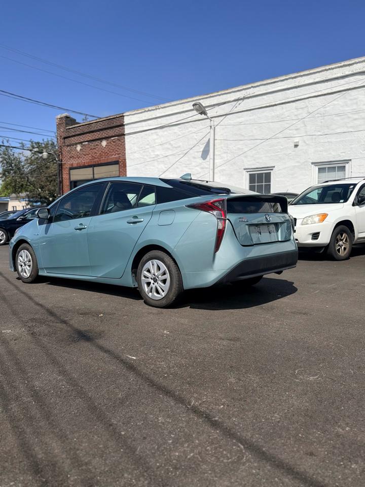 Toyota Prius Two 2016