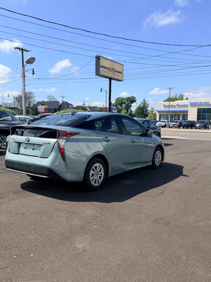 Toyota Prius Two 2016
