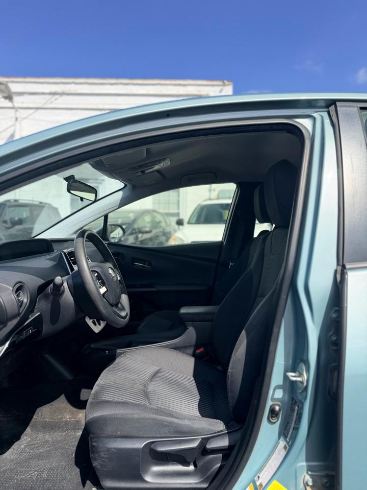 Toyota Prius Two 2016