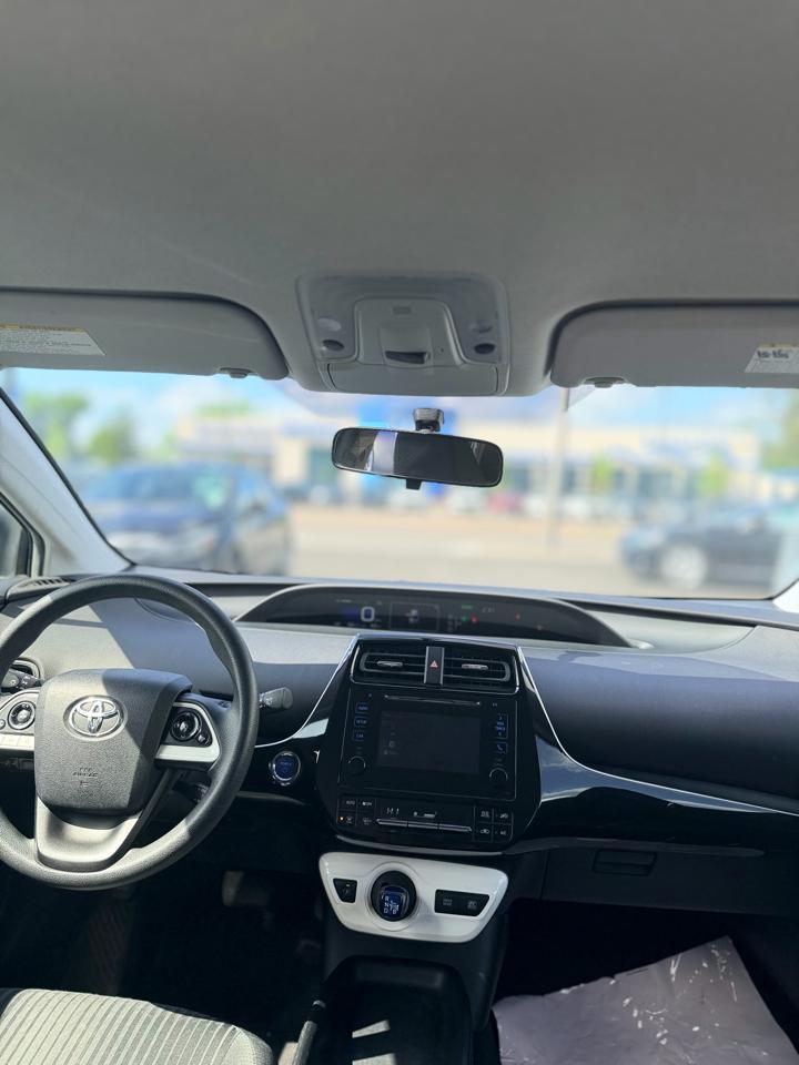 Toyota Prius Two 2016