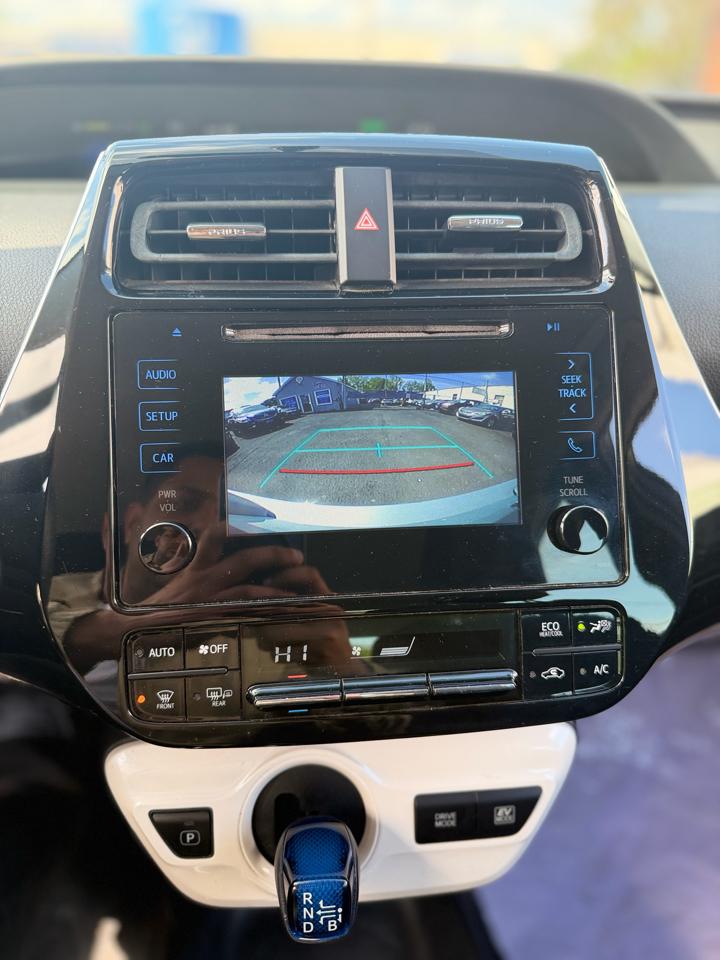 Toyota Prius Two 2016