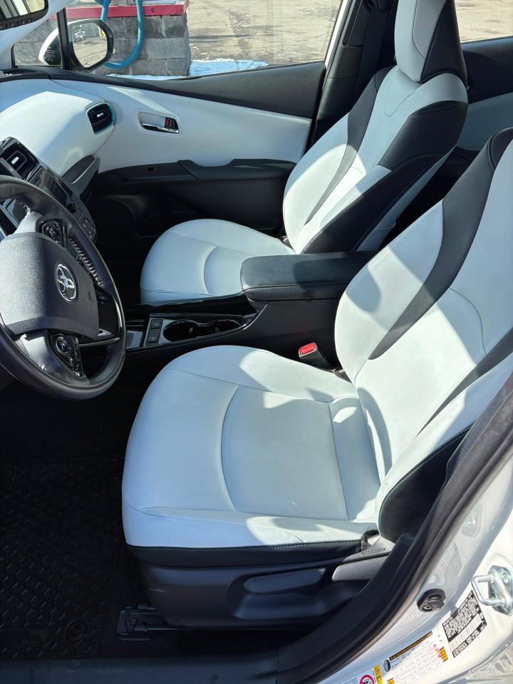 Toyota Prius XLE AWD-e 2019