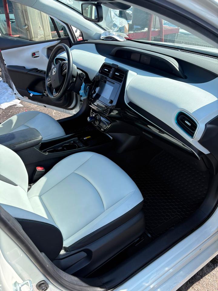 Toyota Prius XLE AWD-e 2019
