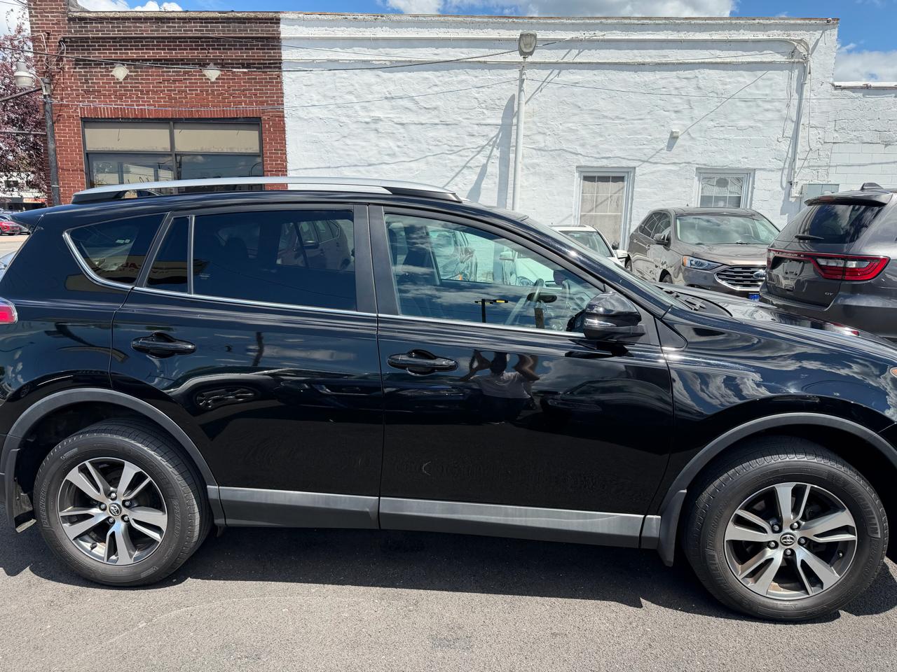 Toyota RAV4 XLE AWD 2017