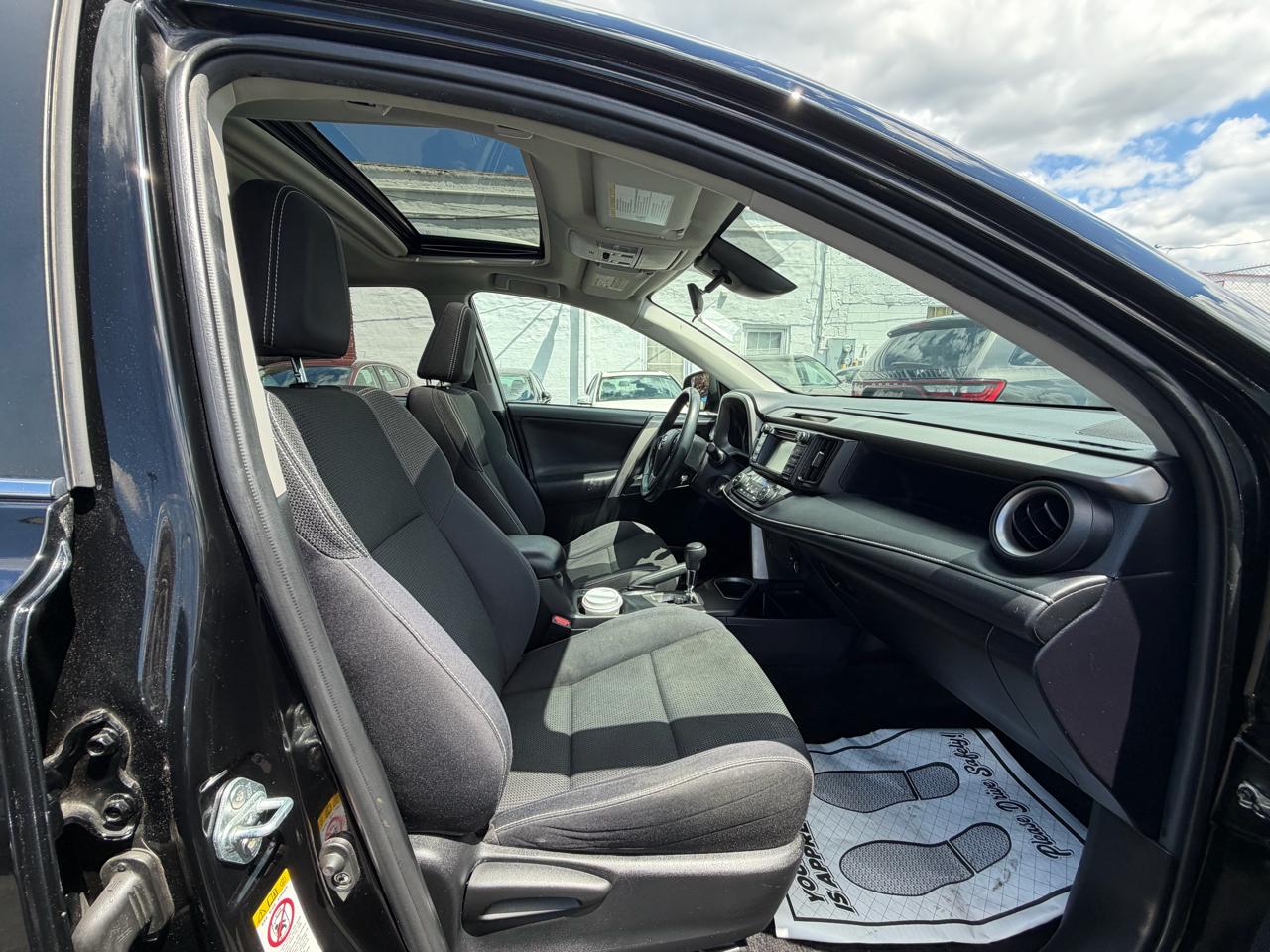 Toyota RAV4 XLE AWD 2017