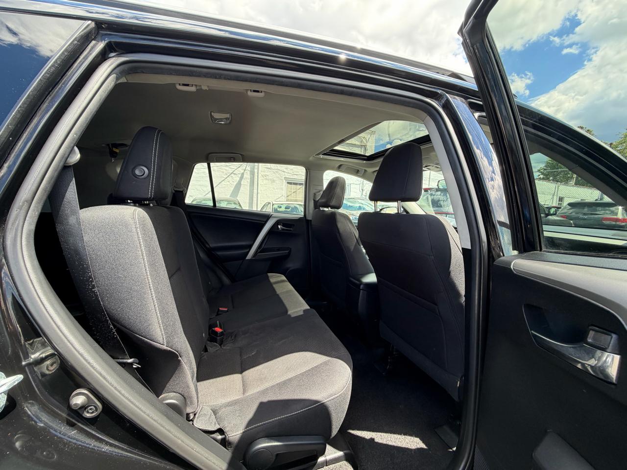 Toyota RAV4 XLE AWD 2017