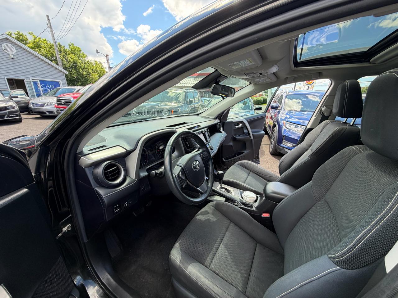 Toyota RAV4 XLE AWD 2017