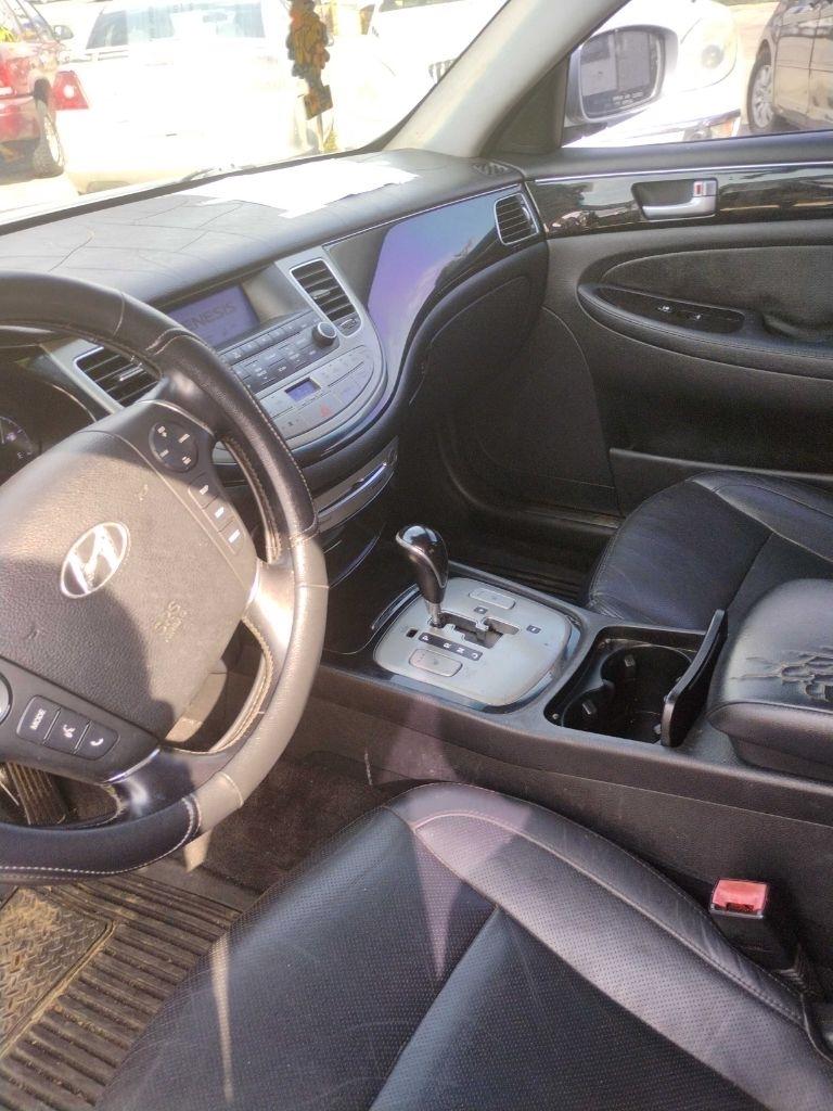 Hyundai Genesis  2013