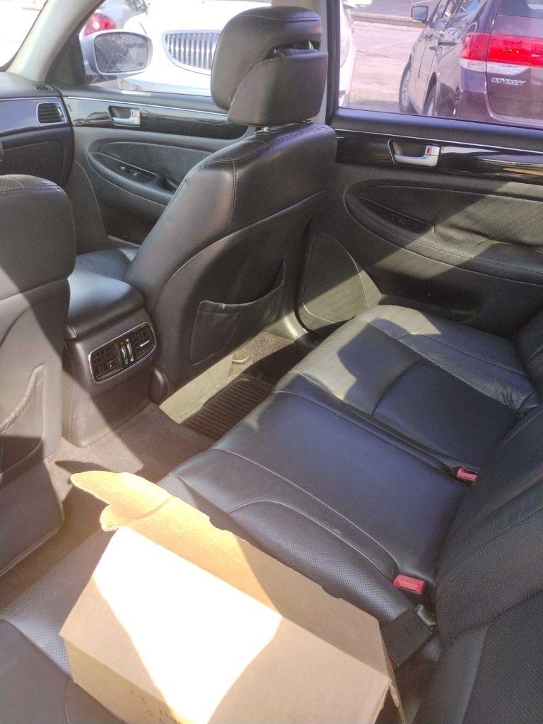 Hyundai Genesis  2013