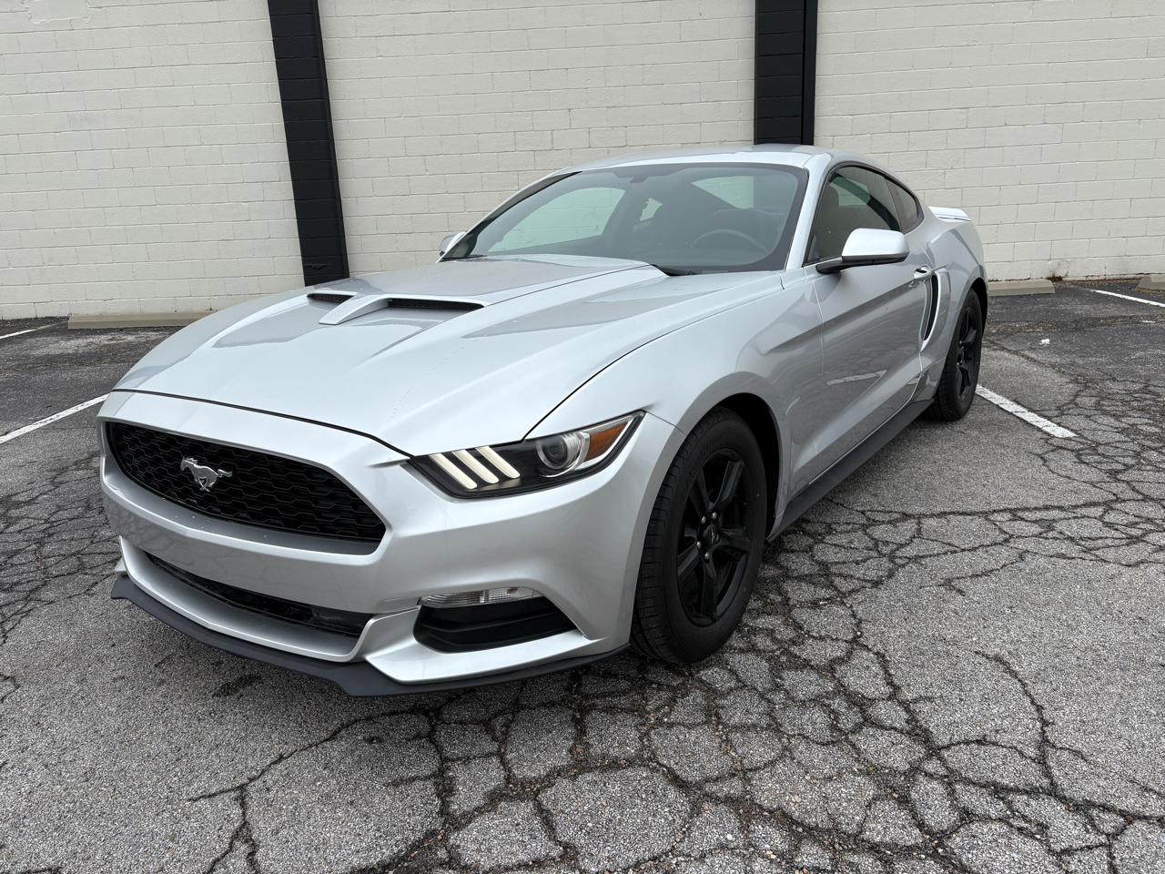 2016 Ford Mustang 2dr Fastback V6
