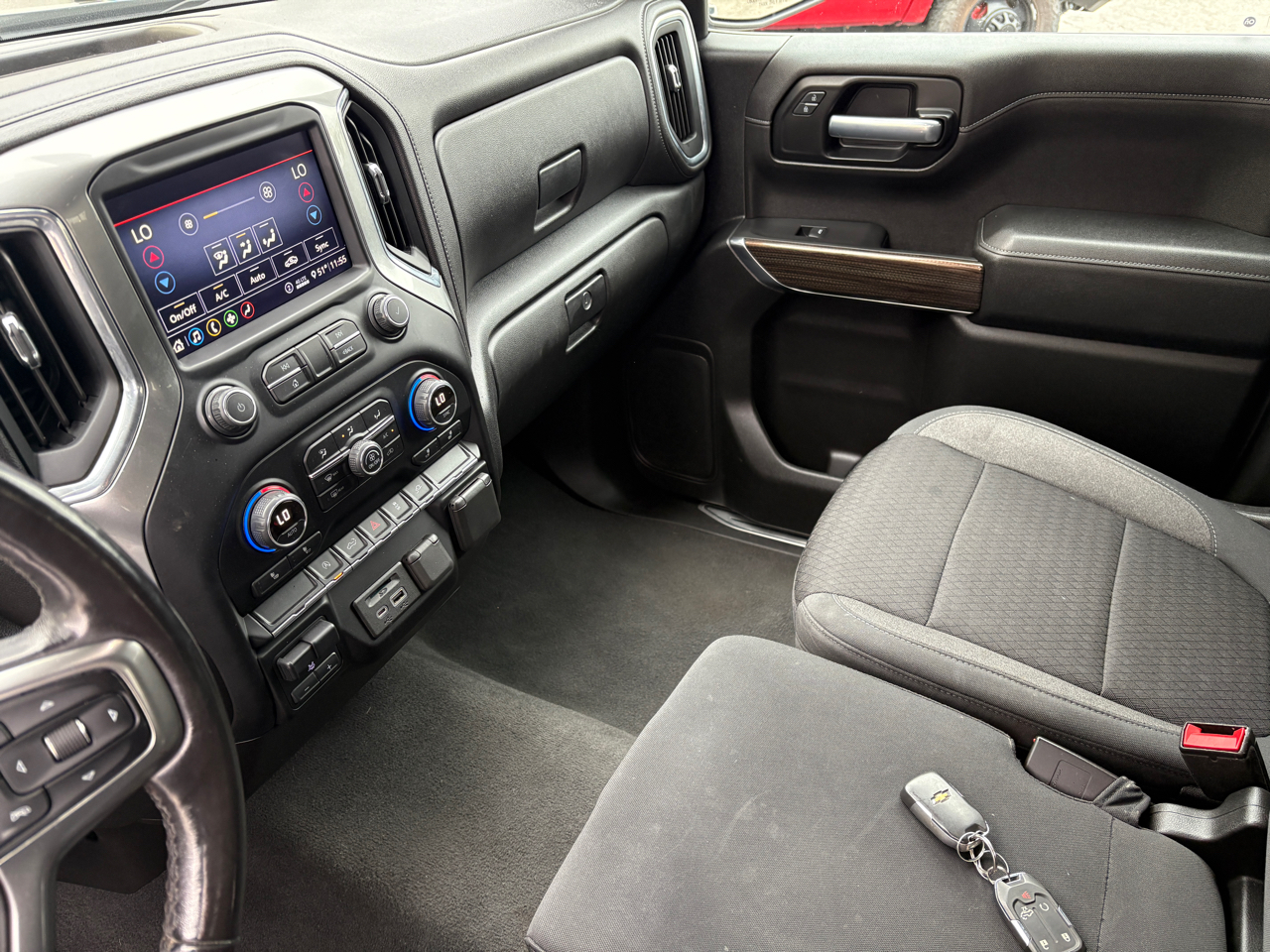 2020 Chevrolet Silverado 1500 LT photo 4