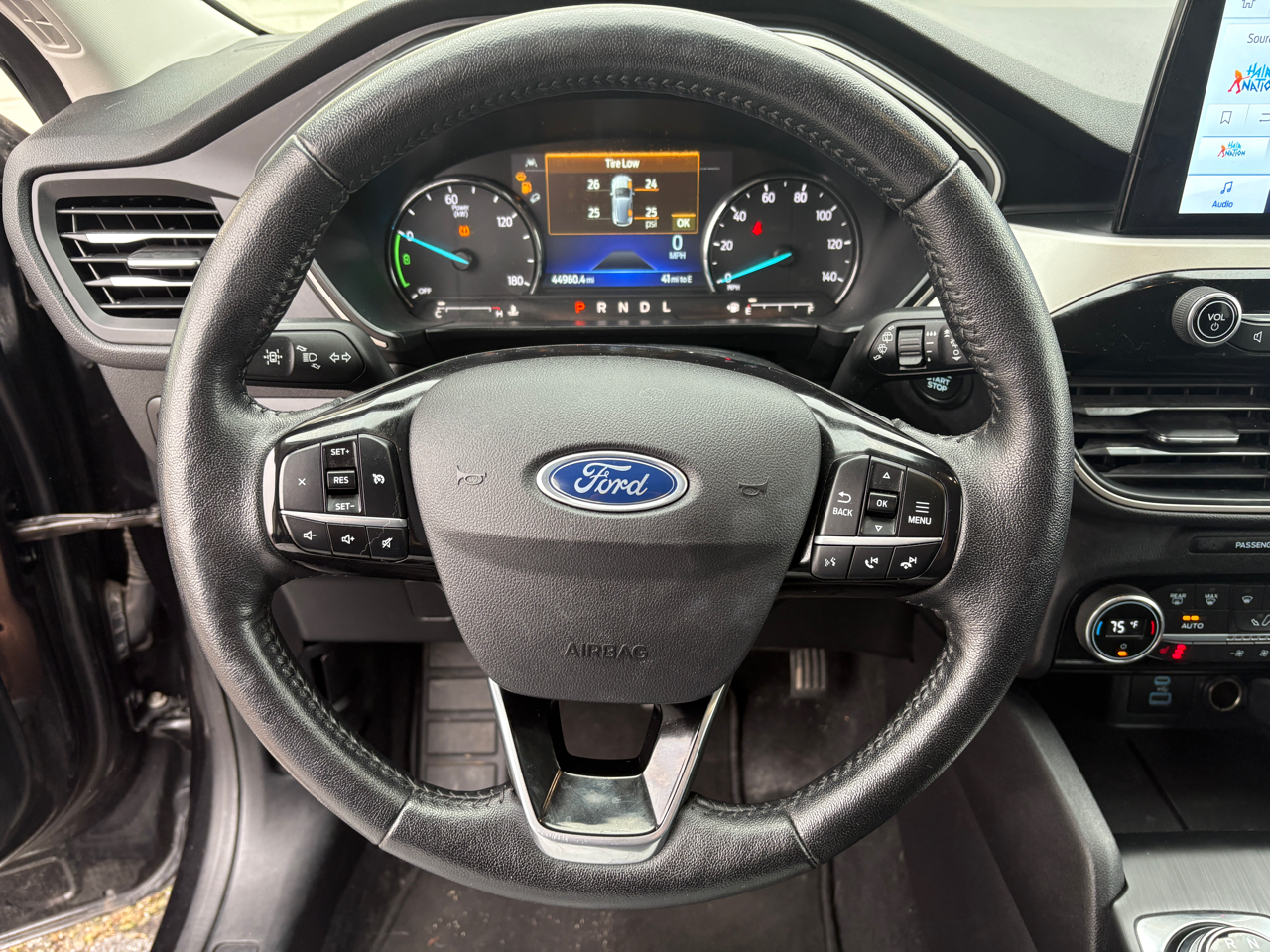 2021 Ford Escape SEL Hybrid photo 2