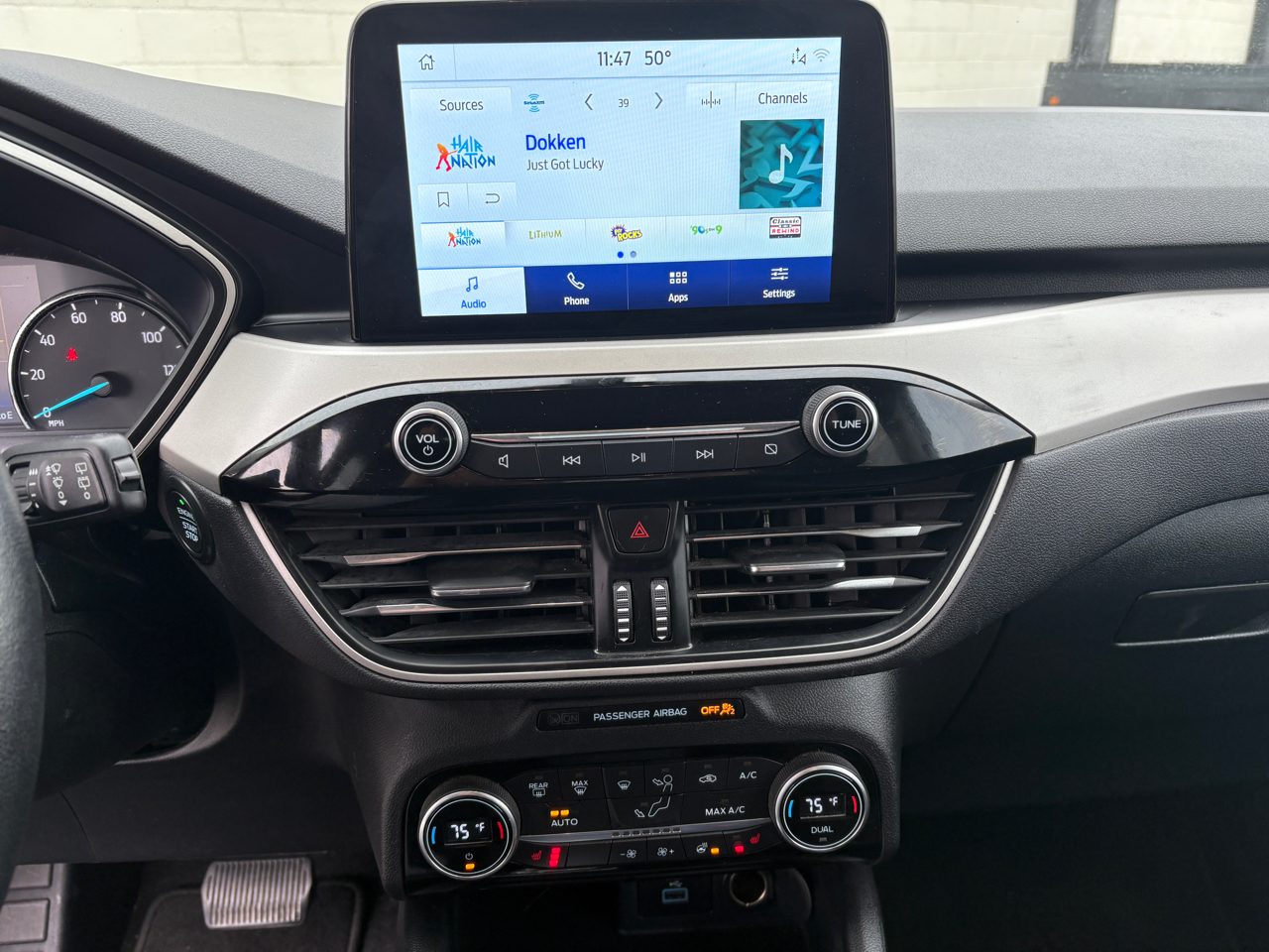 2021 Ford Escape SEL Hybrid photo 3