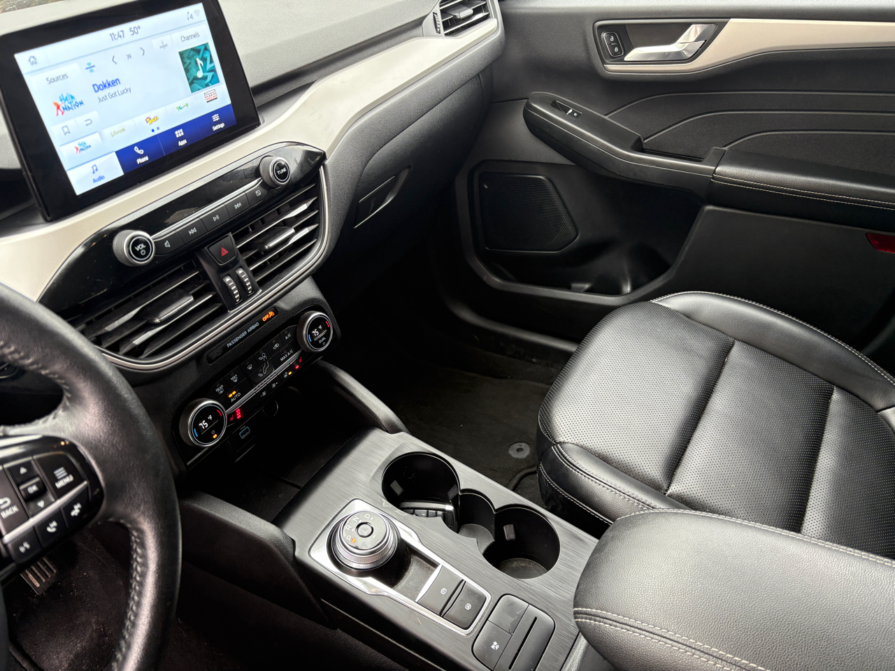 2021 Ford Escape SEL Hybrid photo 4