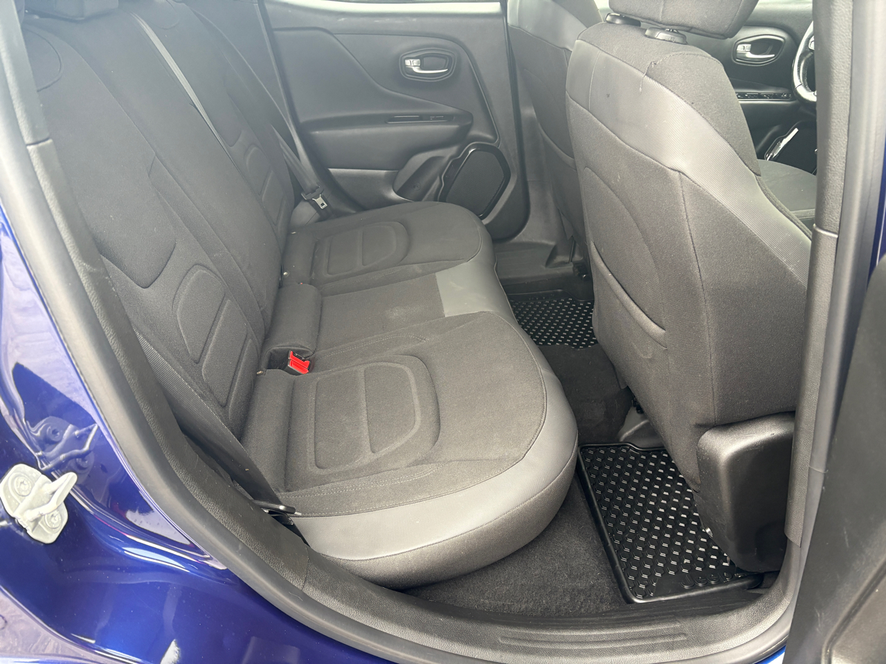 2017 Jeep Renegade Latitude North Edition photo 3