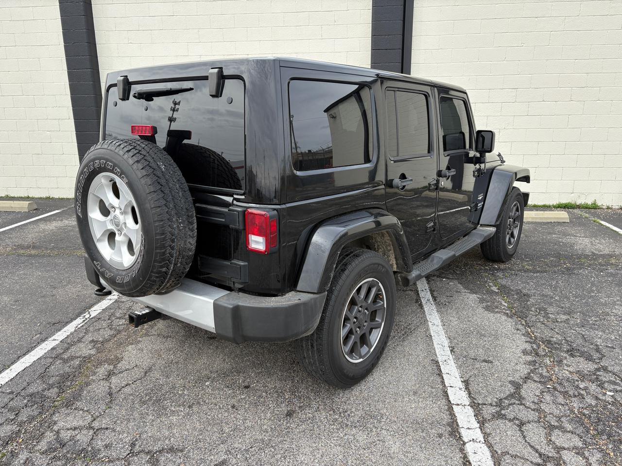 Jeep Wrangler Unlimited 4WD 4dr Sahara 2013