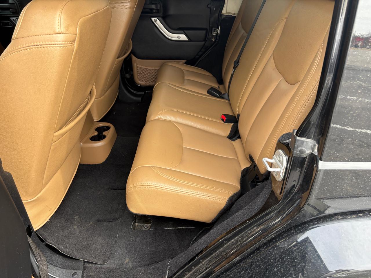 Jeep Wrangler Unlimited 4WD 4dr Sahara 2013