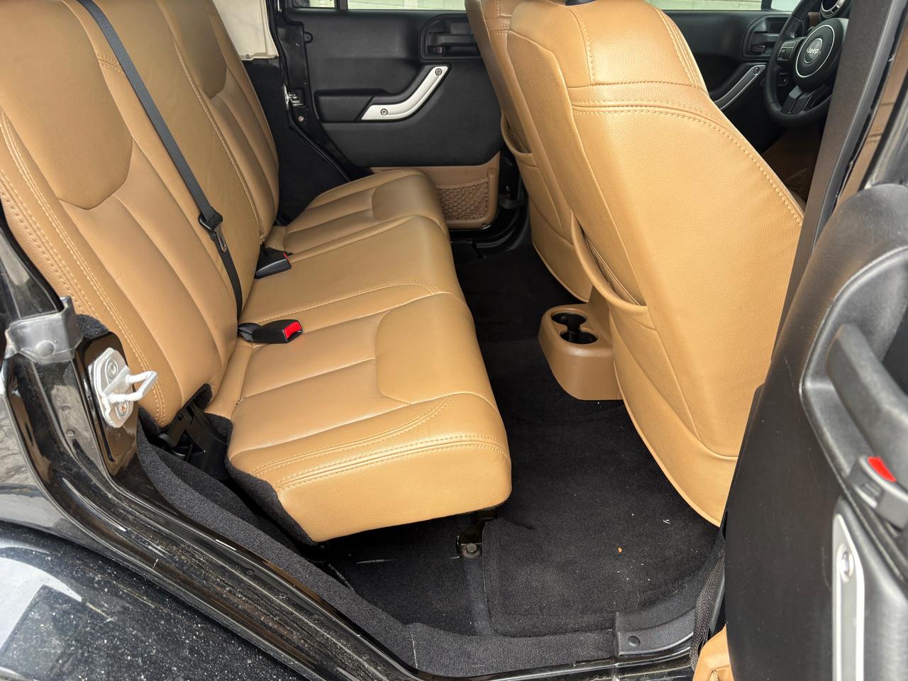 Jeep Wrangler Unlimited 4WD 4dr Sahara 2013