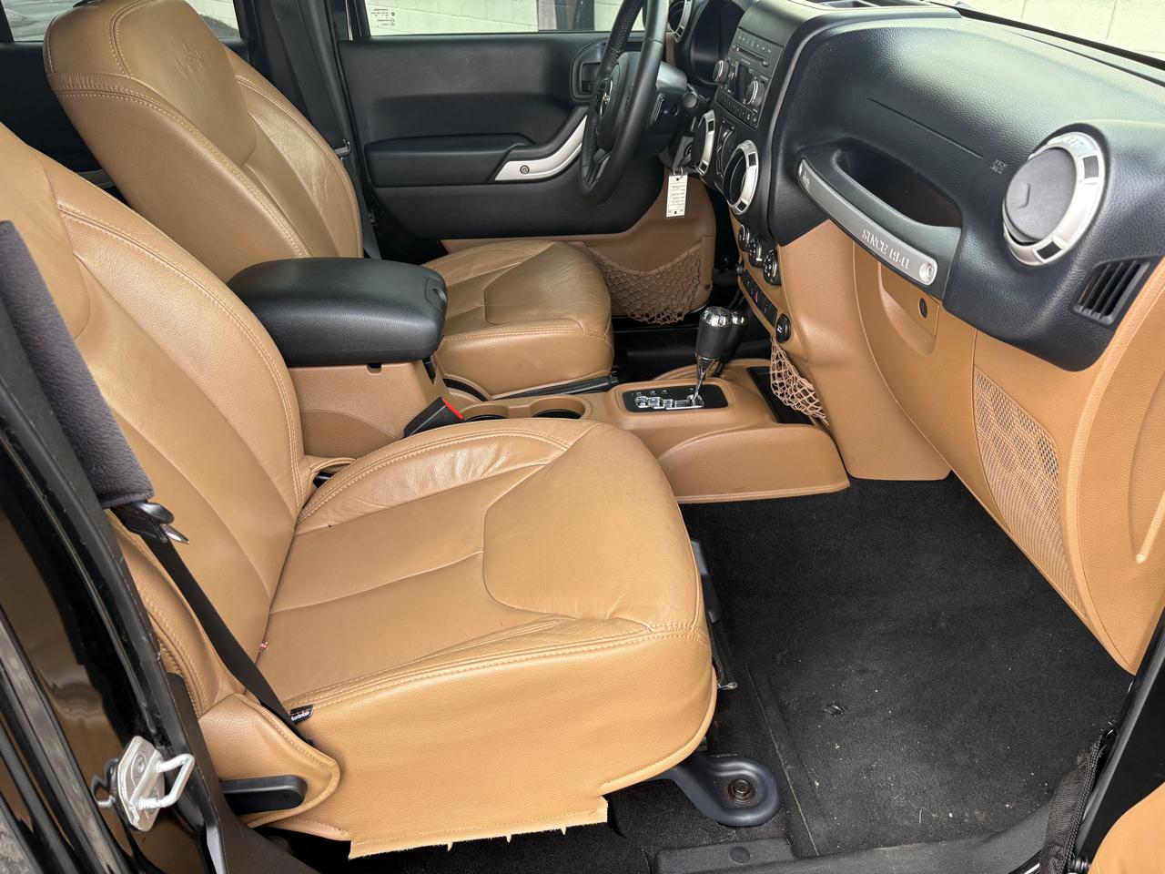 Jeep Wrangler Unlimited 4WD 4dr Sahara 2013