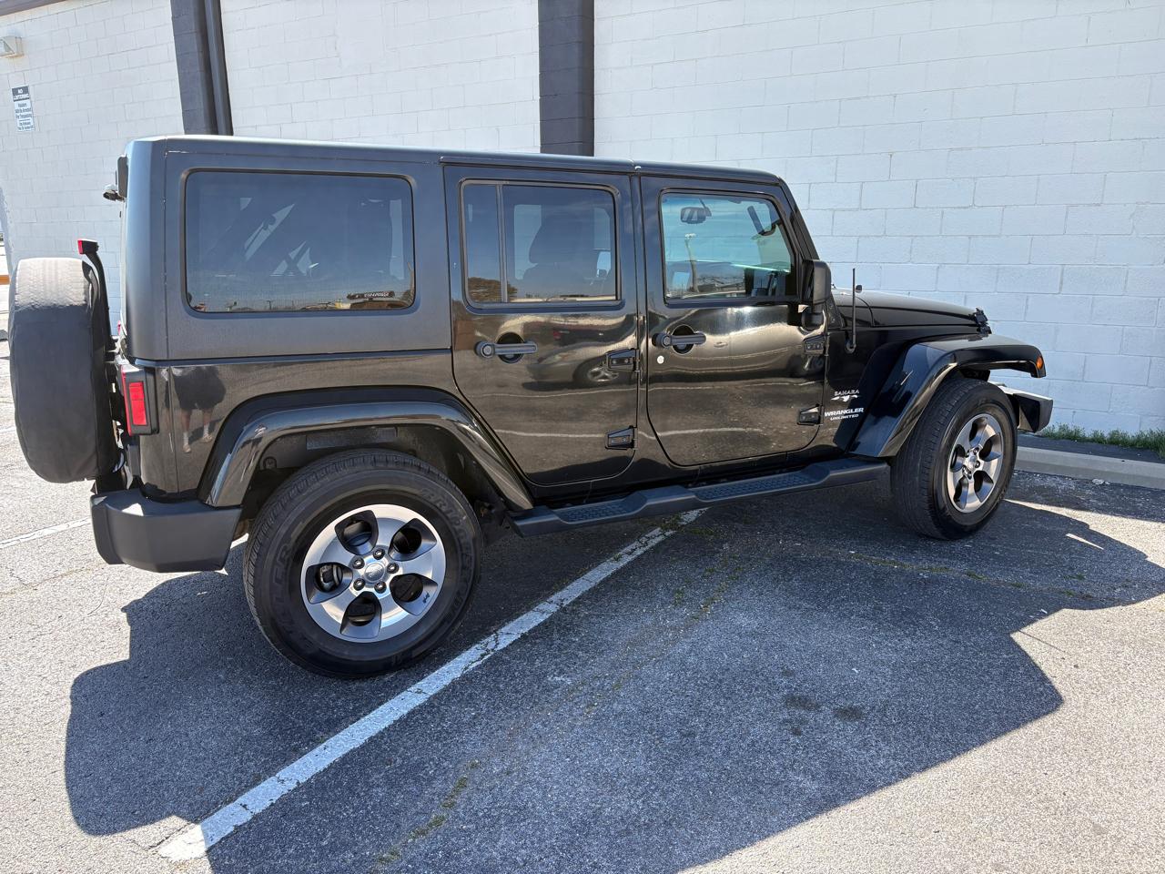 Jeep Wrangler Unlimited 4WD 4dr Sahara 2016