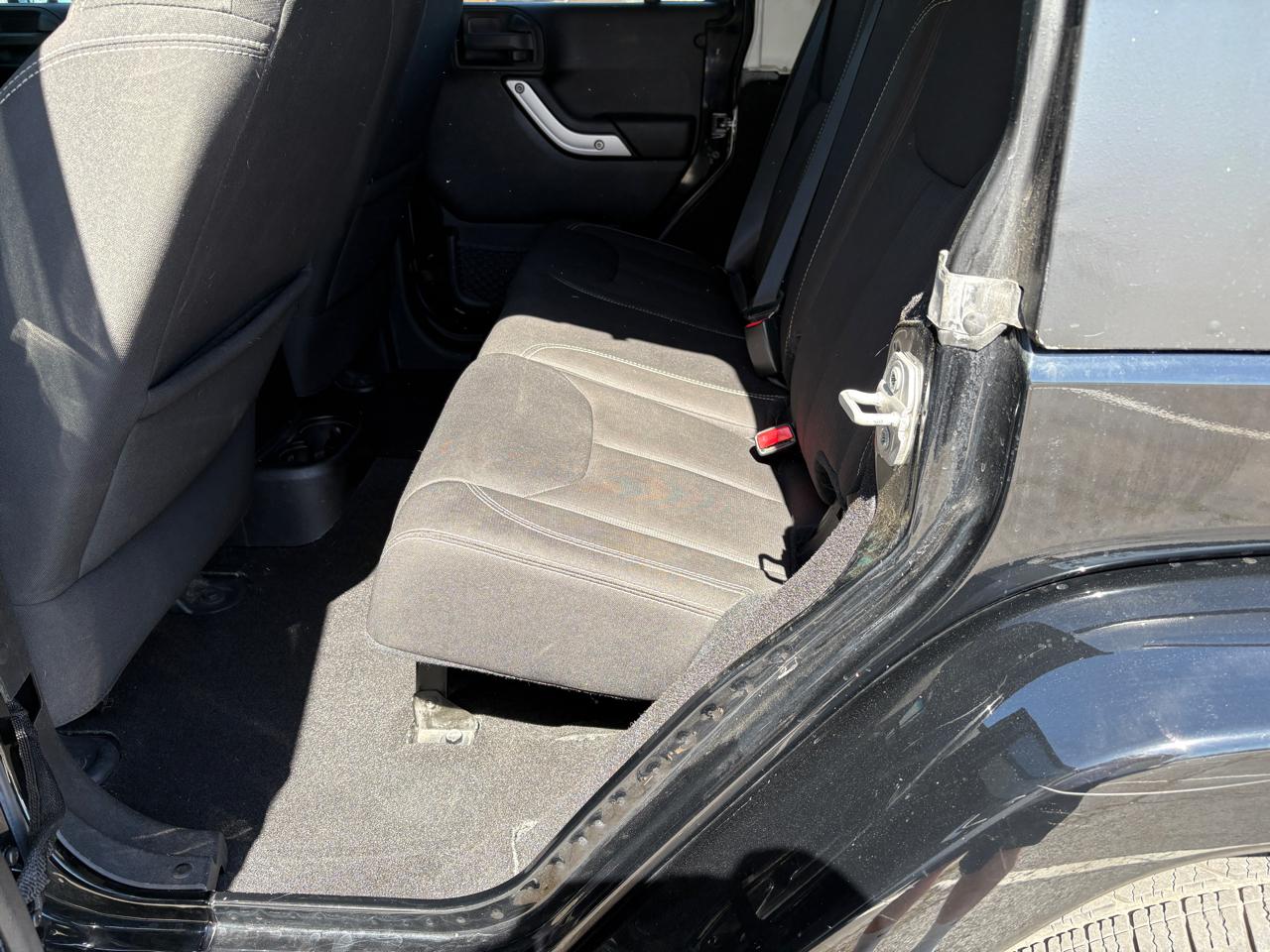 Jeep Wrangler Unlimited 4WD 4dr Sahara 2016