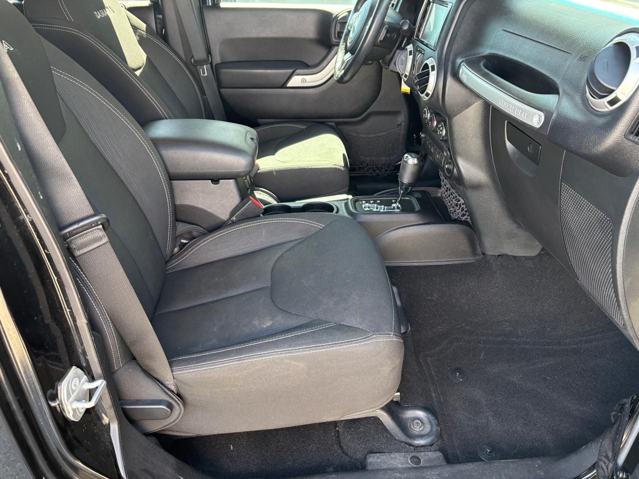 Jeep Wrangler Unlimited 4WD 4dr Sahara 2016