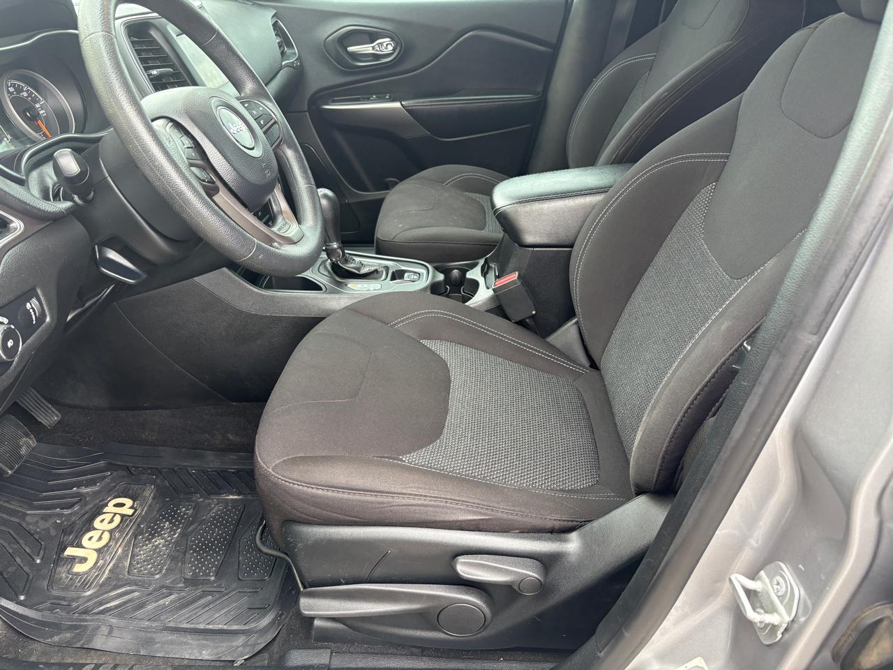 Jeep Cherokee Latitude FWD 2019