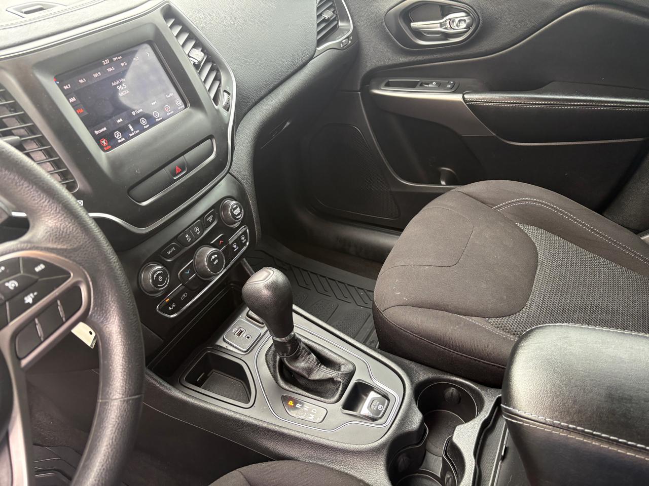 Jeep Cherokee Latitude FWD 2019