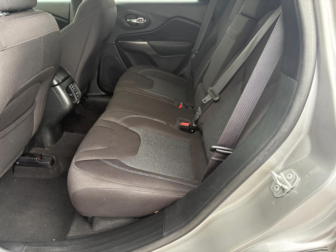 Jeep Cherokee Latitude FWD 2019