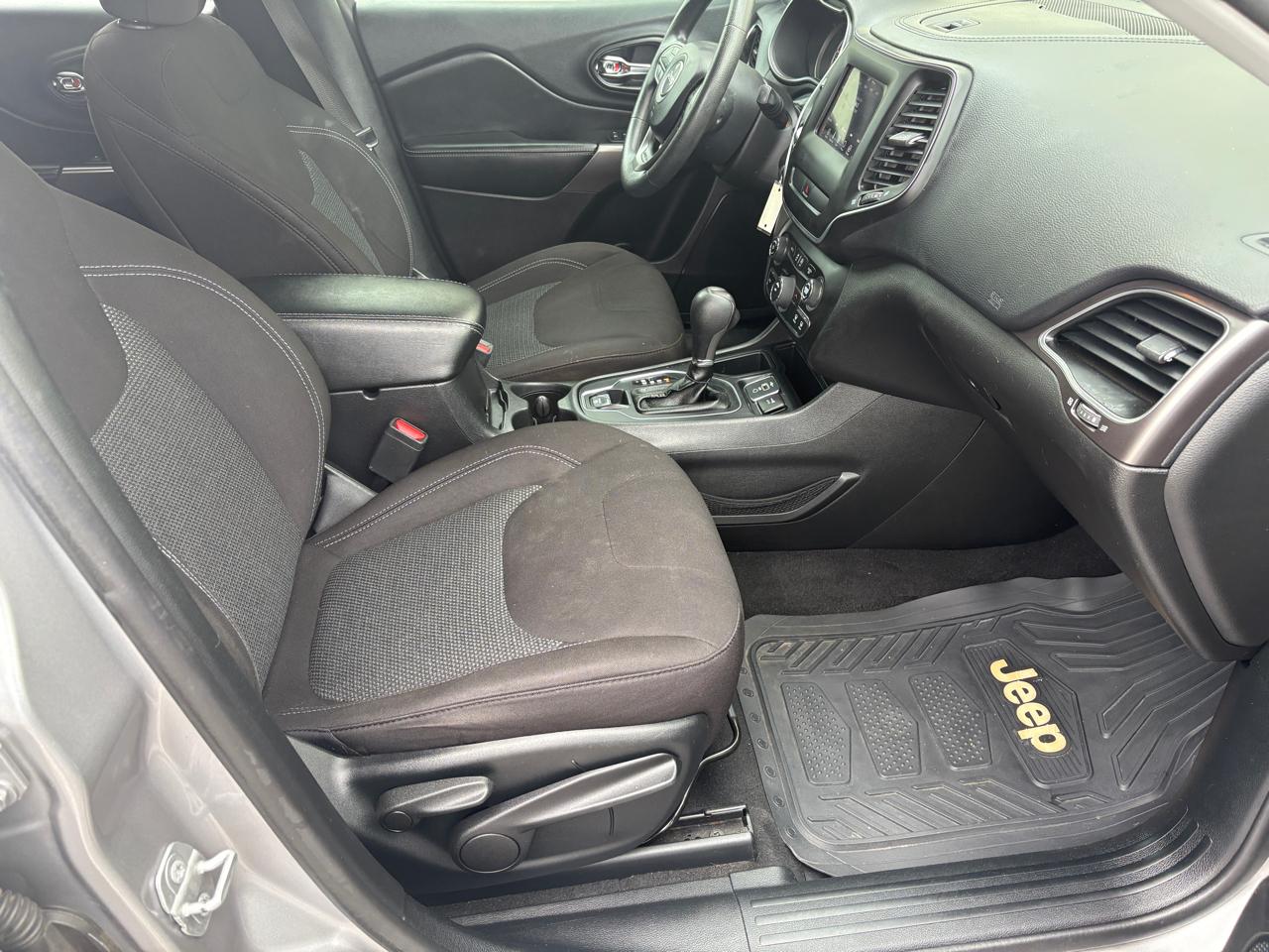 Jeep Cherokee Latitude FWD 2019