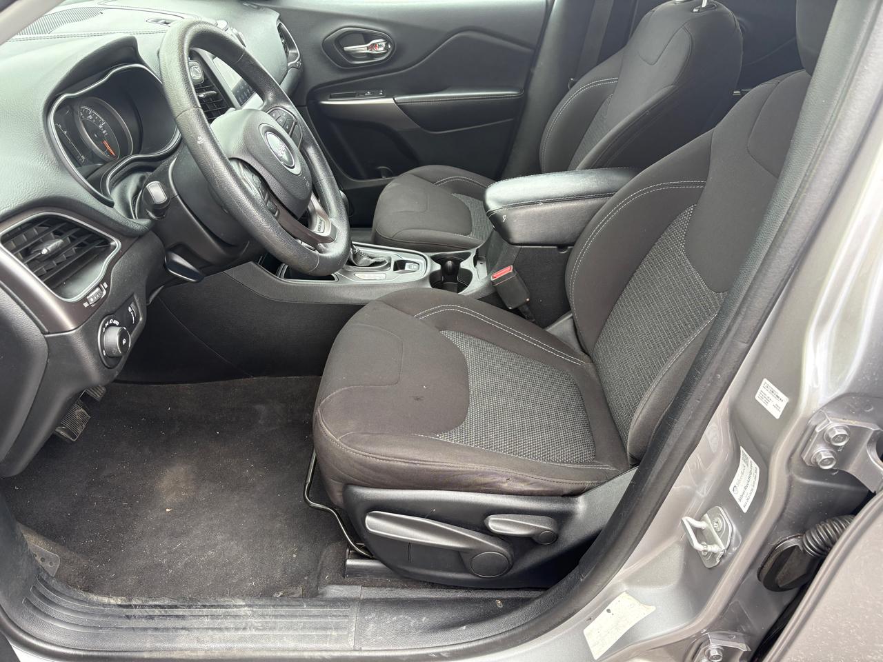 Jeep Cherokee Latitude FWD 2019