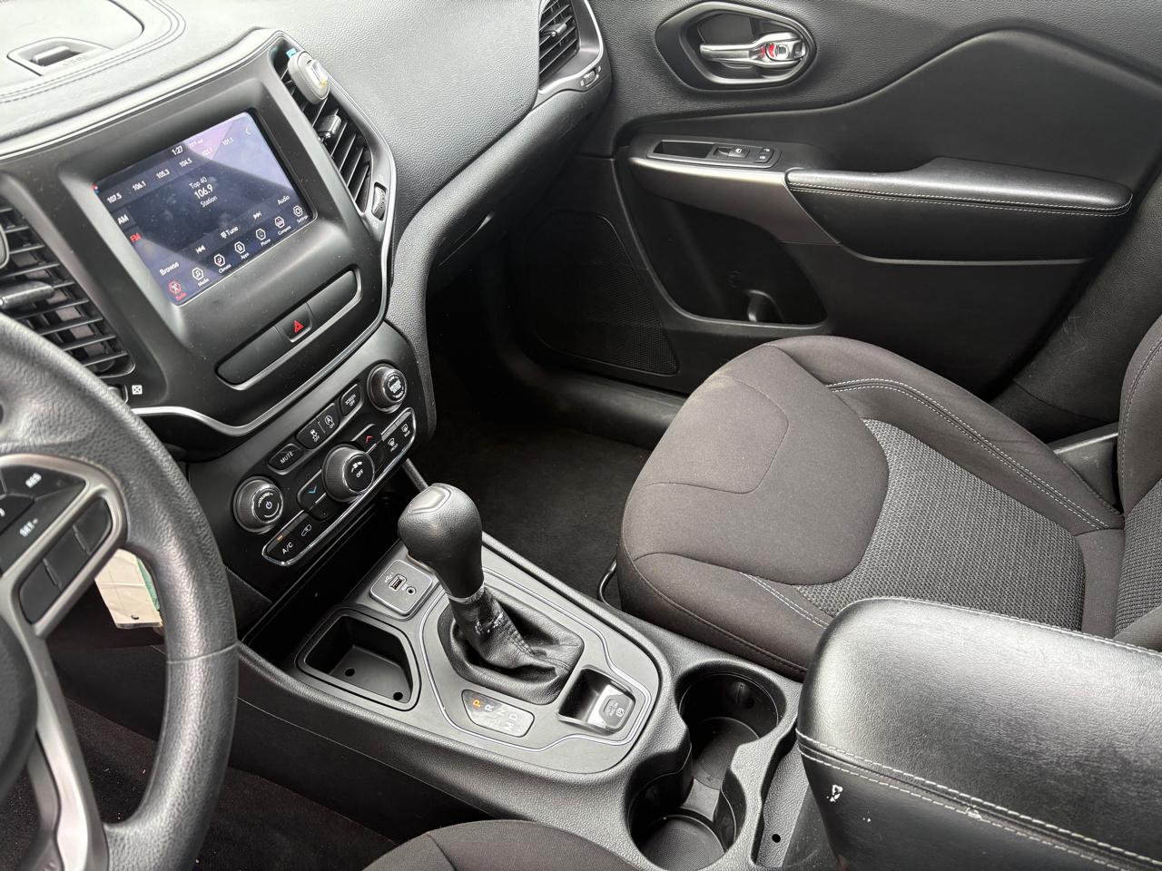 Jeep Cherokee Latitude FWD 2019