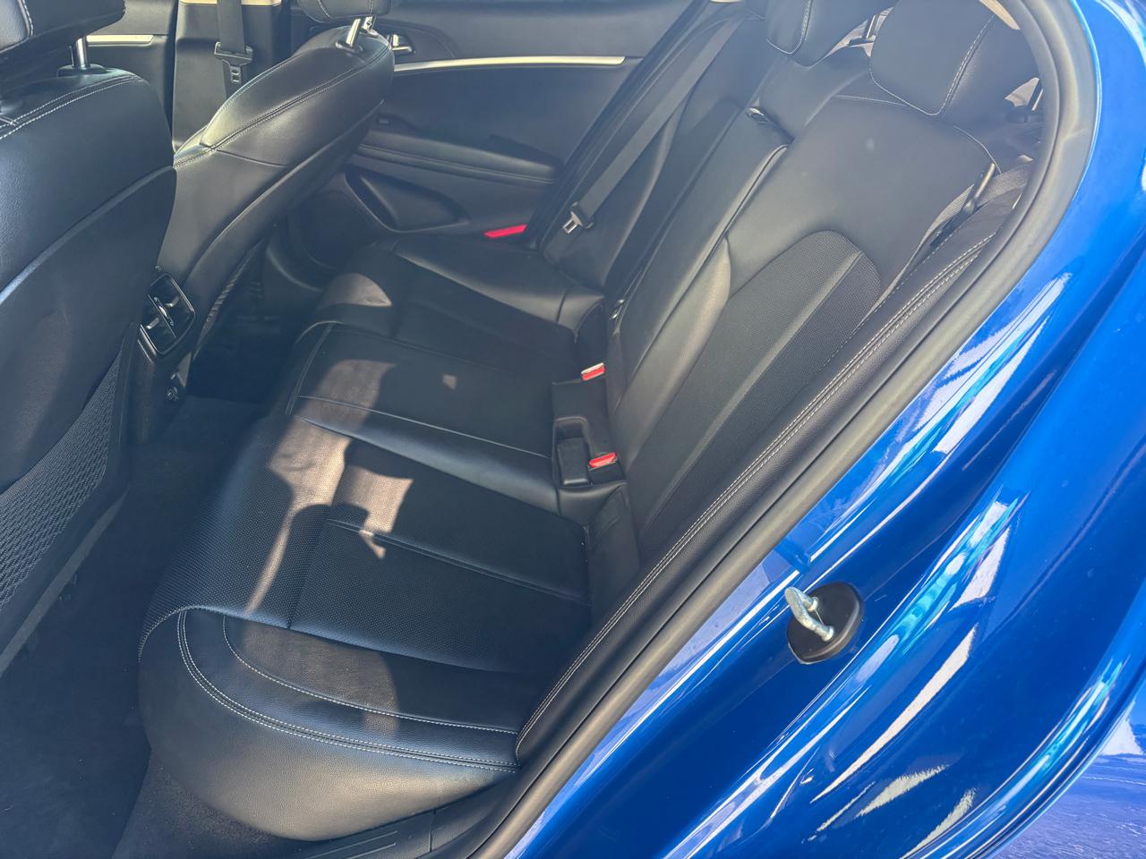 Genesis G70 2.0T RWD 2022
