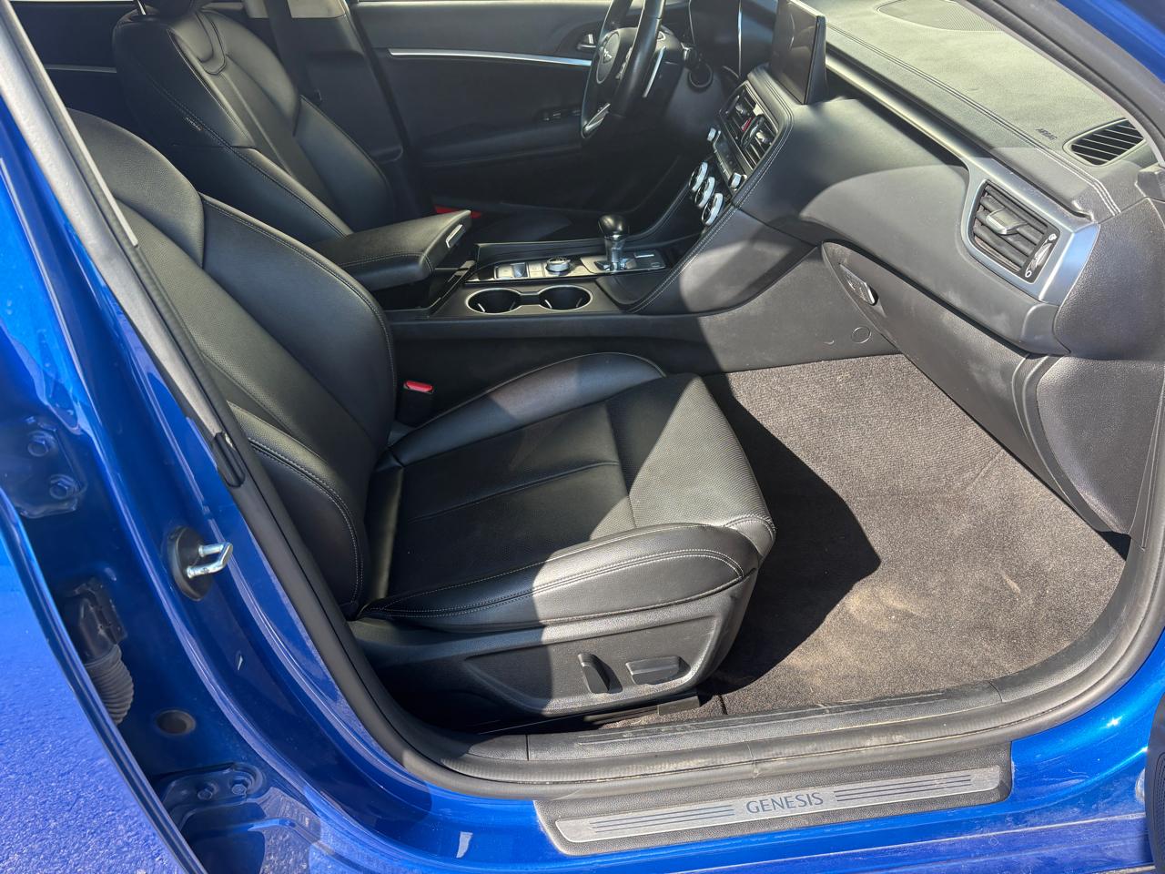 Genesis G70 2.0T RWD 2022