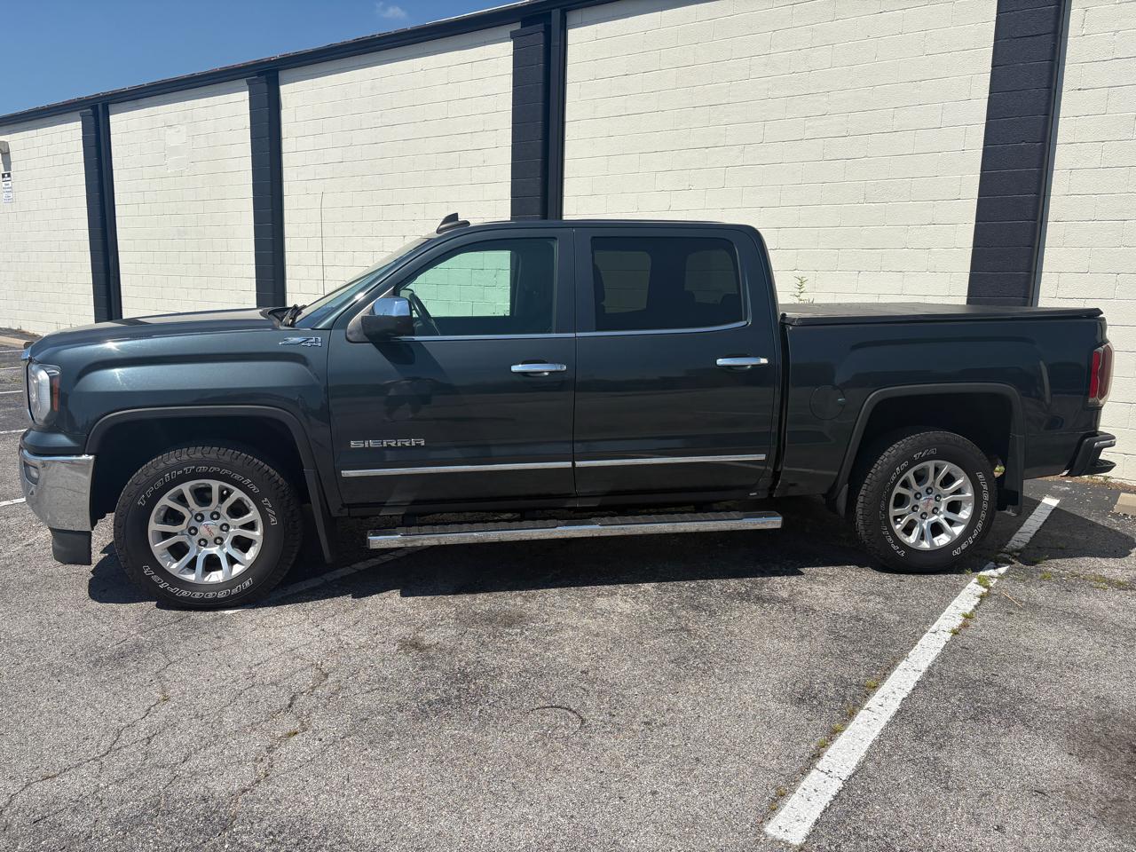 GMC Sierra 1500 4WD Crew Cab 143.5" SLT 2017
