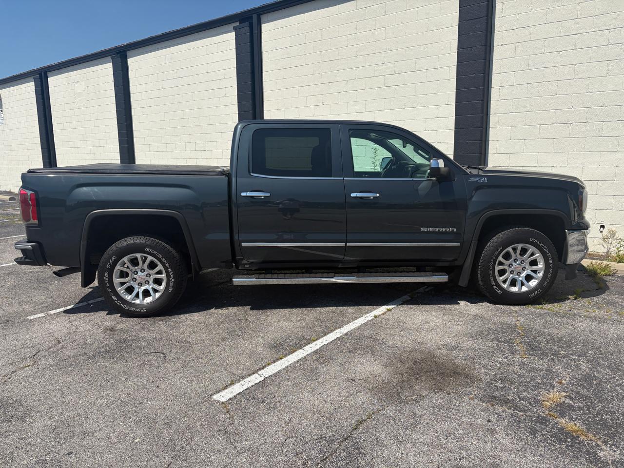 GMC Sierra 1500 4WD Crew Cab 143.5" SLT 2017