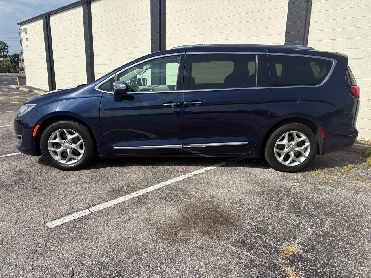 Chrysler Pacifica Limited FWD 2019