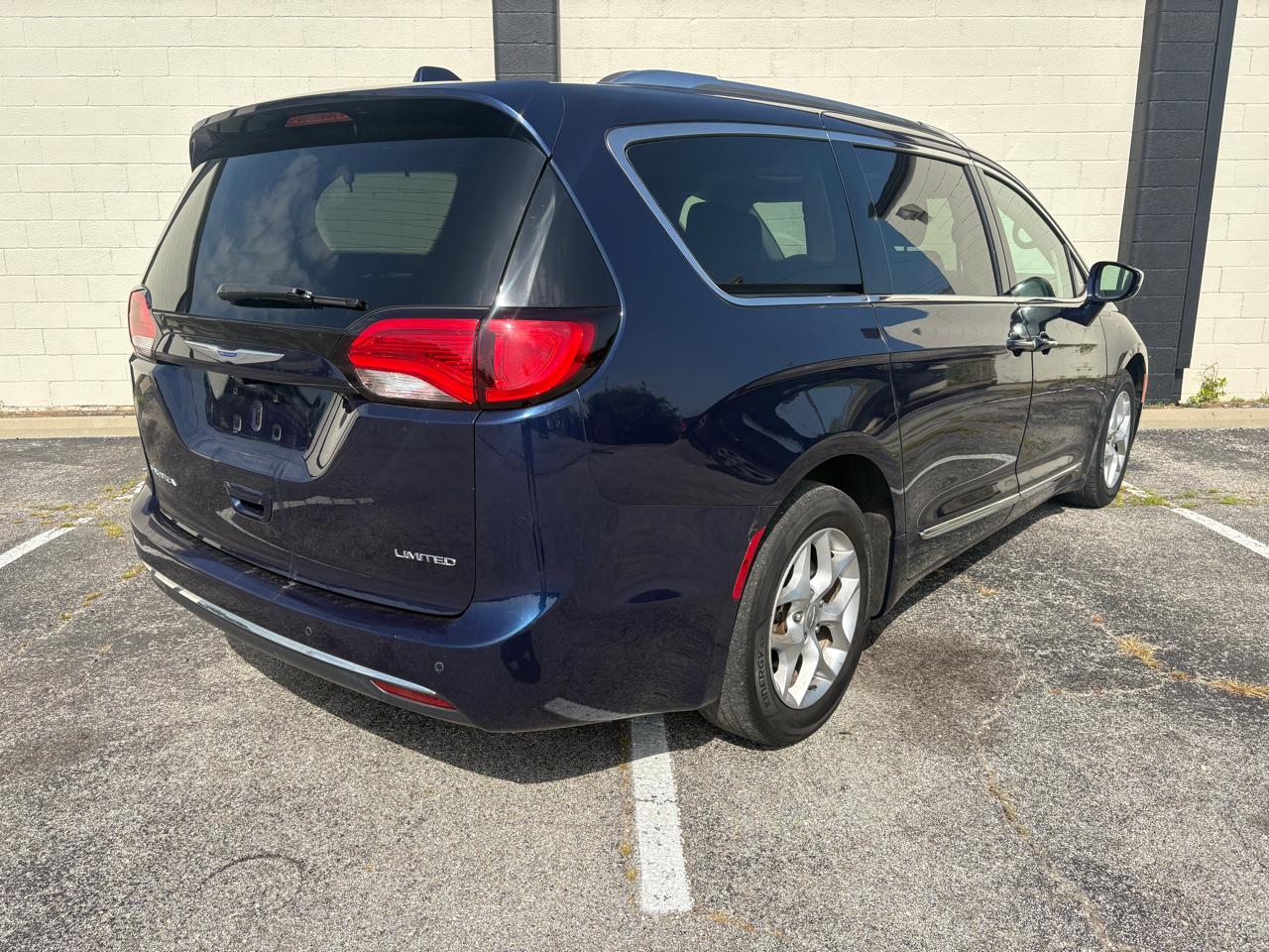 Chrysler Pacifica Limited FWD 2019