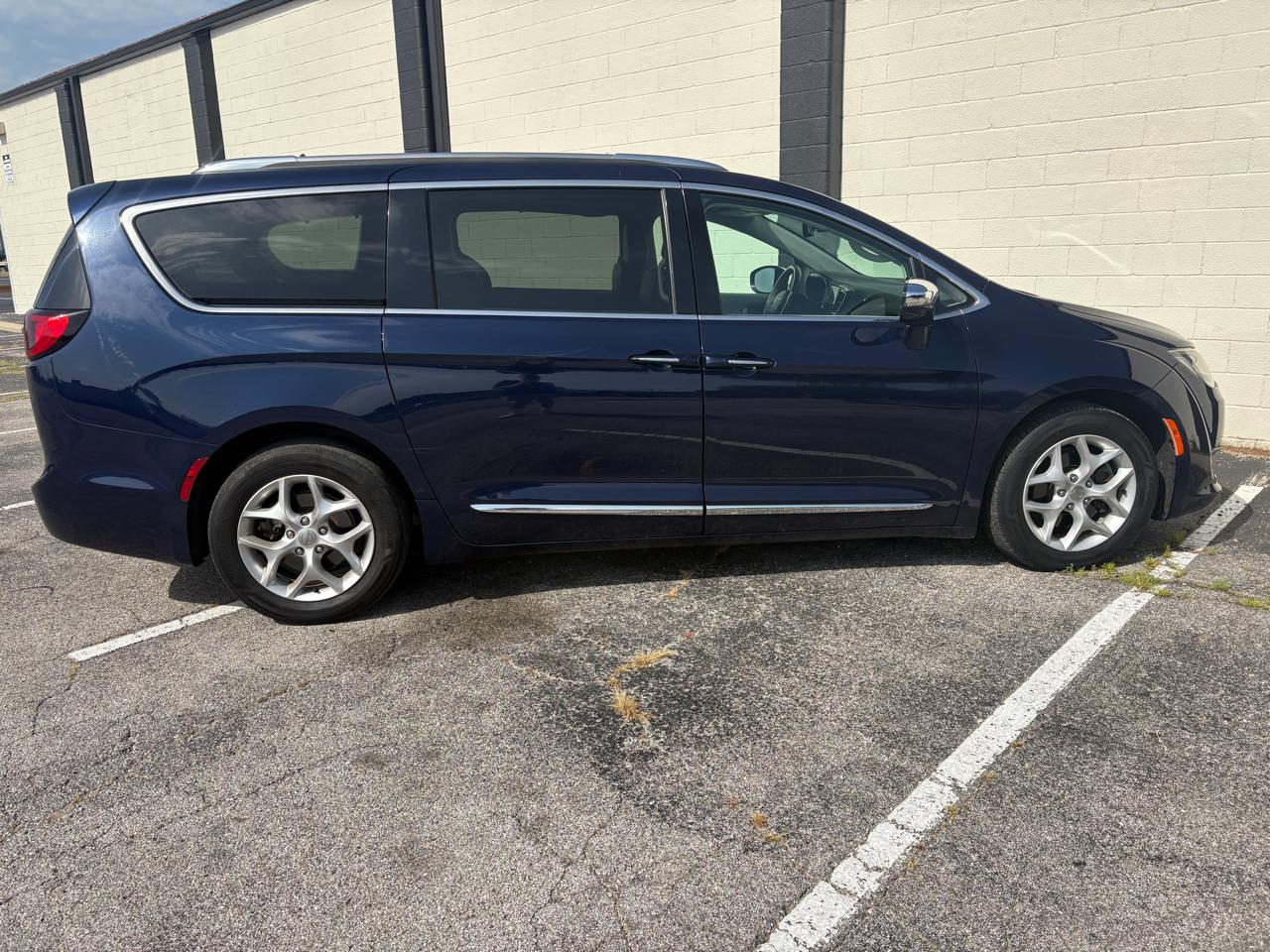 Chrysler Pacifica Limited FWD 2019