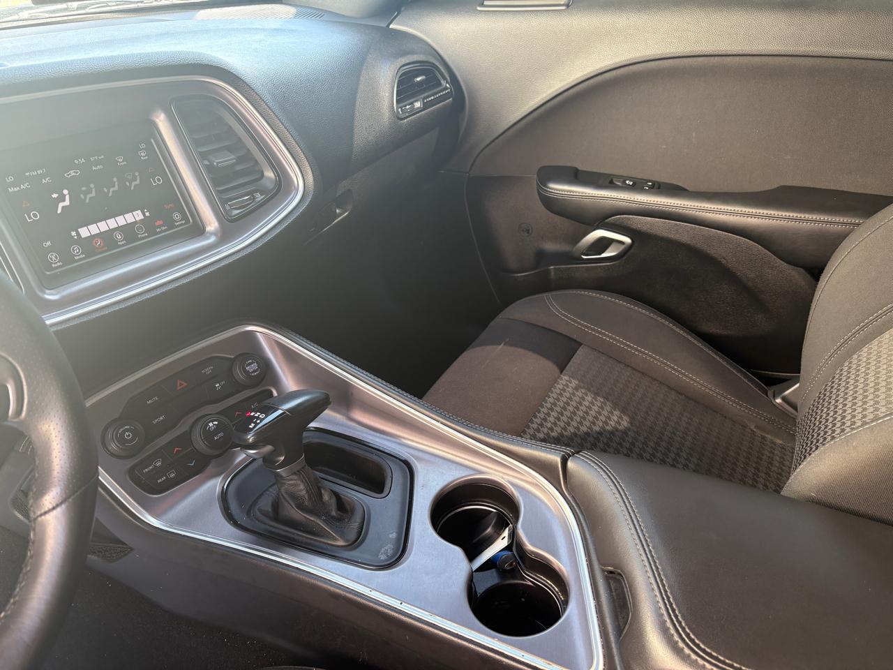 Dodge Challenger SXT RWD 2019