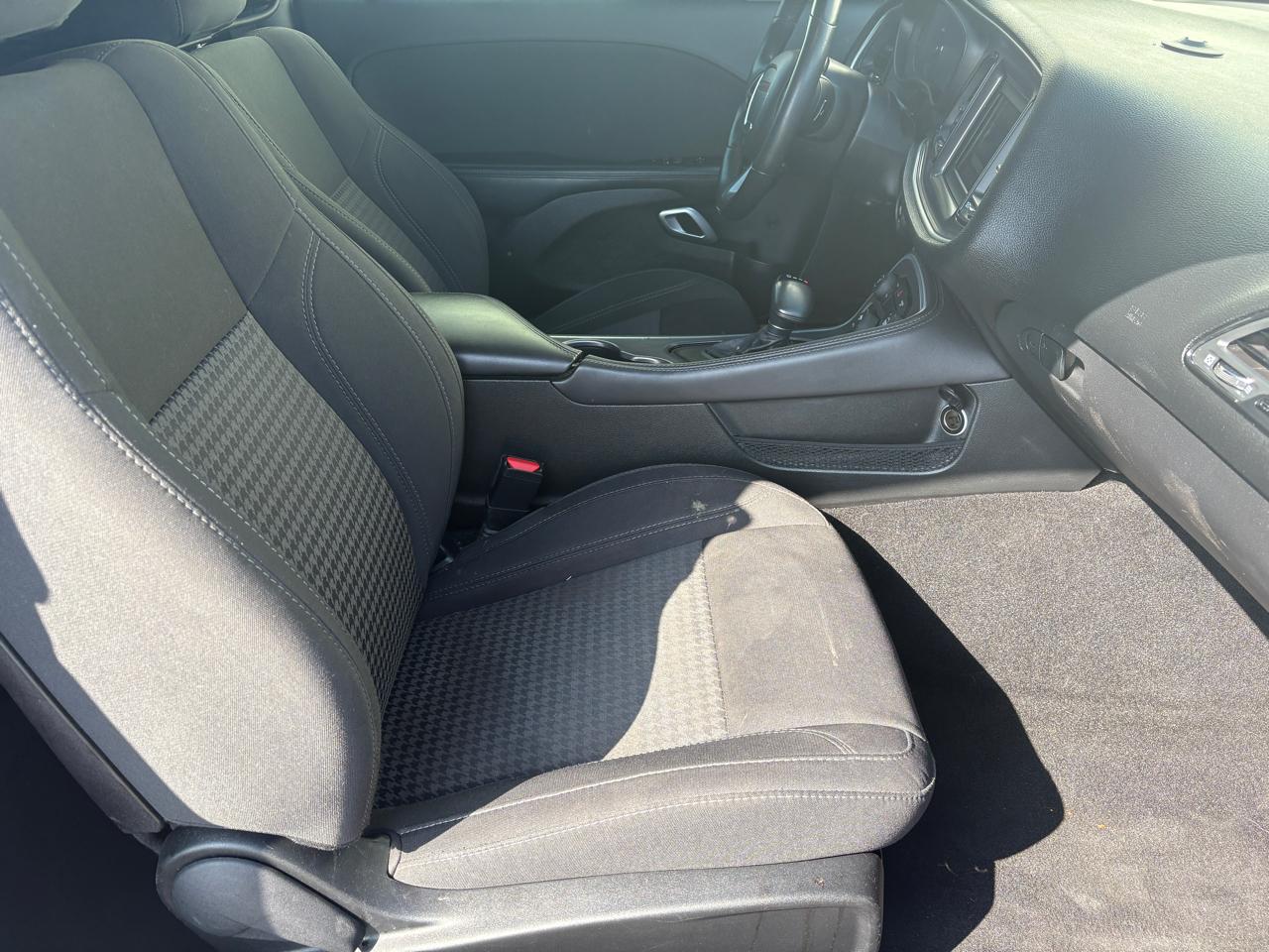 Dodge Challenger SXT RWD 2019