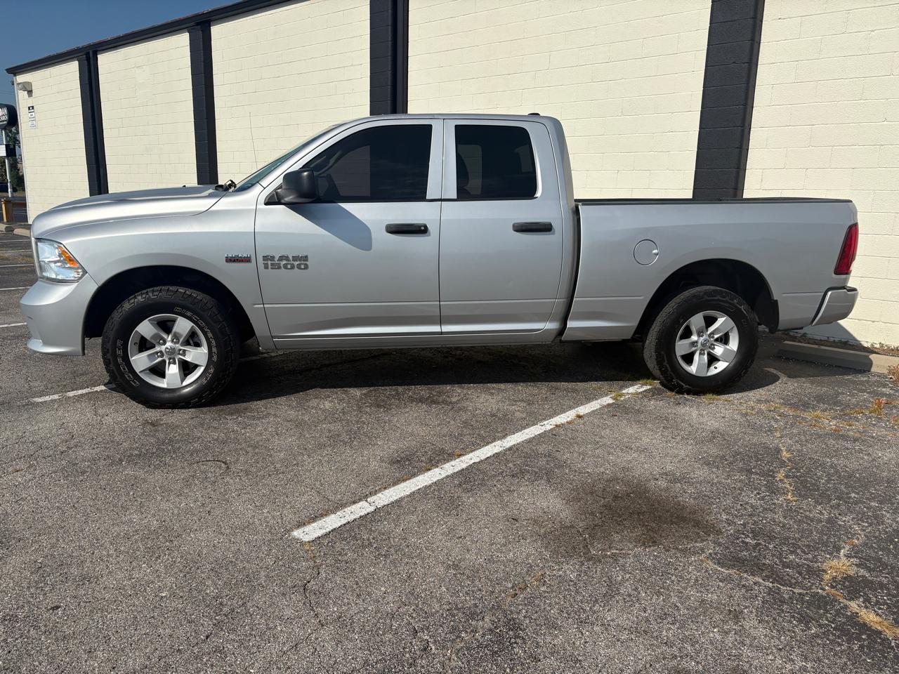 RAM 1500 Express 4x4 Quad Cab 6'4" Box 2017
