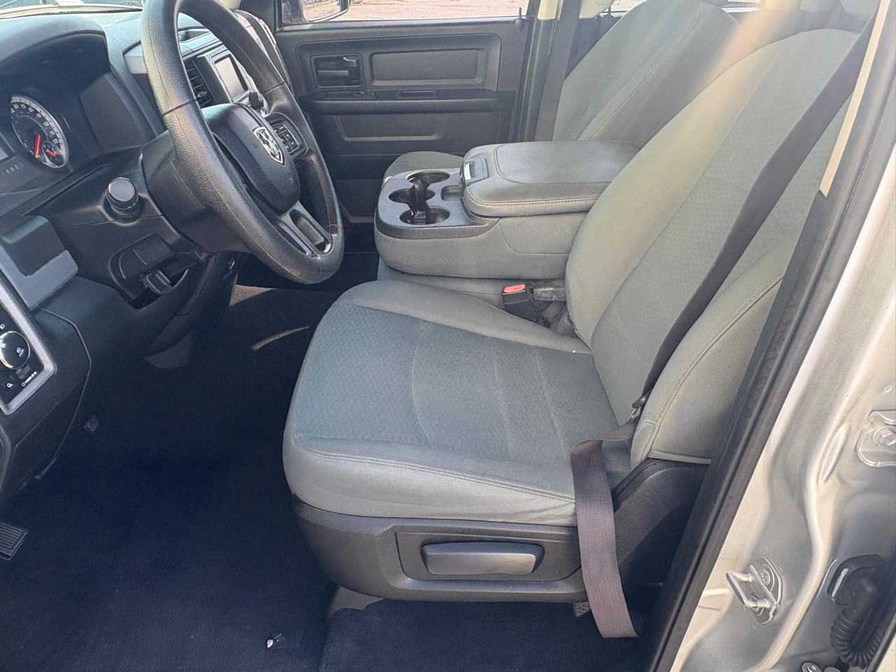 RAM 1500 Express 4x4 Quad Cab 6'4" Box 2017